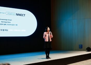 2026년 4월 9일 경기 성남시 분당두산타워에서 열린 KSVF IR데이에서 손은경 (주)플립비 대표가 GEO 인텔리전스 플랫폼 BrandVis(브랜드비즈)를 발표하고 있다. 이날 행사에는 14개 스타트업이 참가해 투자사 관계자 25명 앞에서 발표했다.